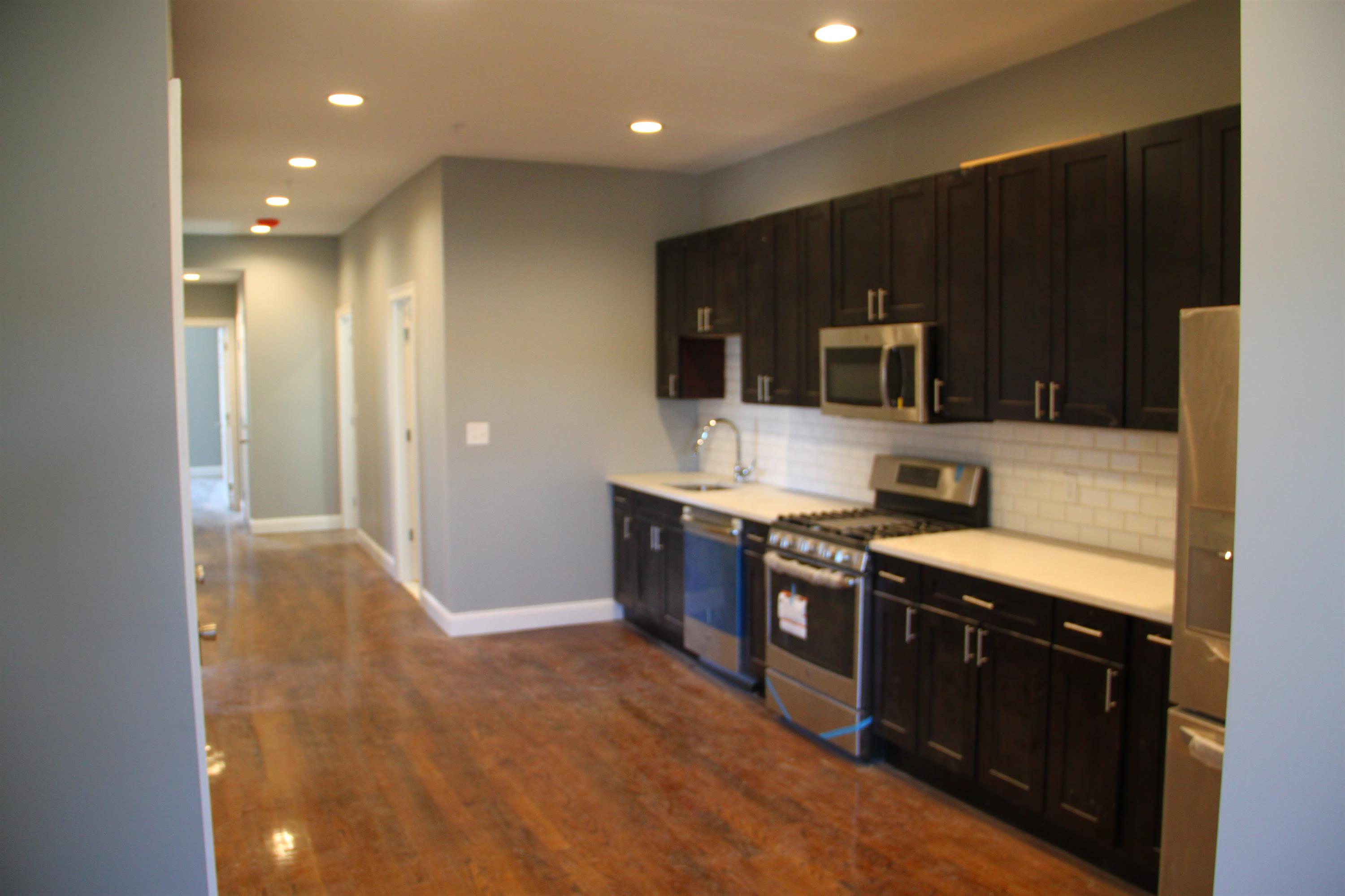 3215 Washington Street - 2 (Room 3)