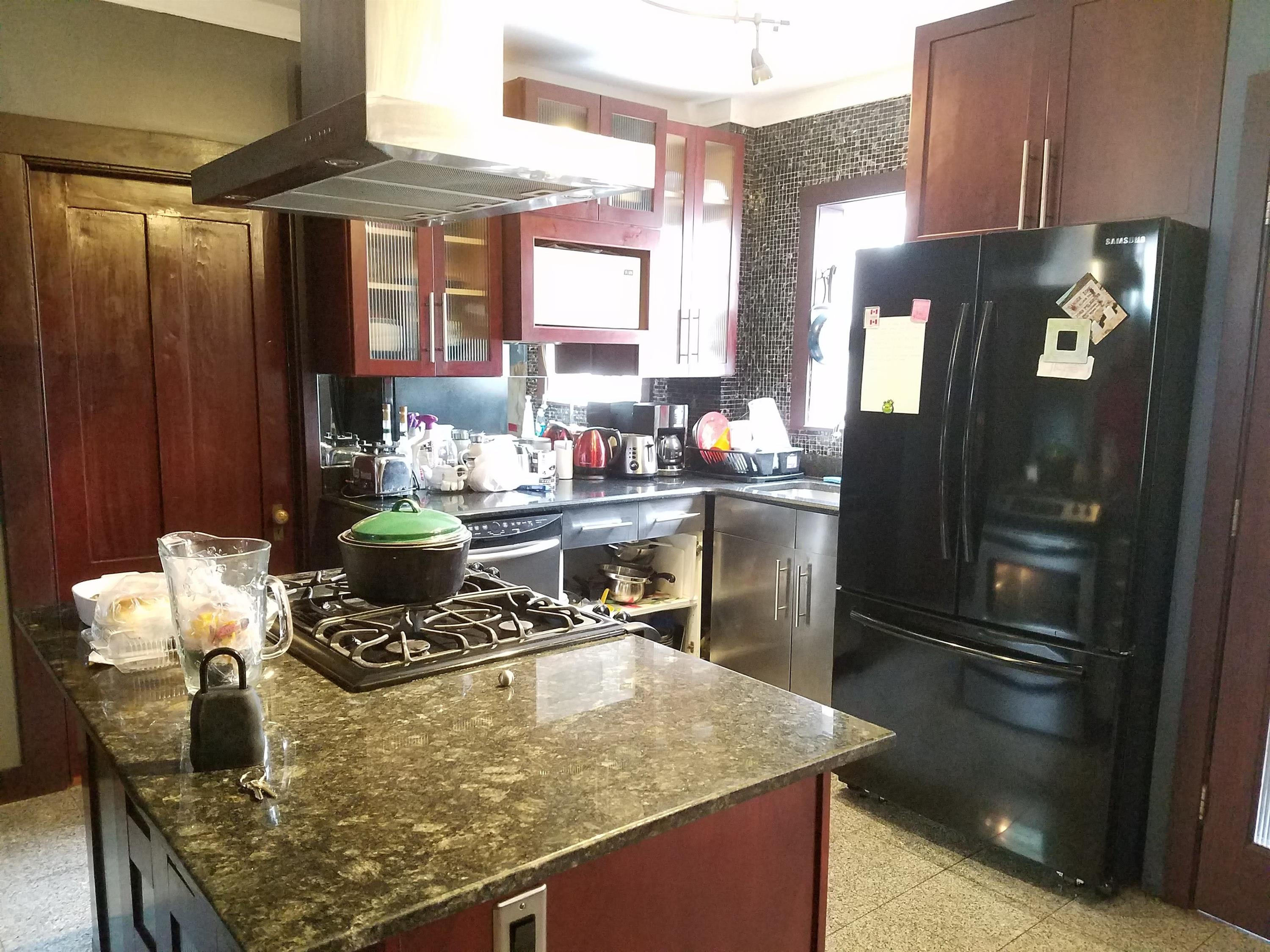 14 Hillside Street Room 8