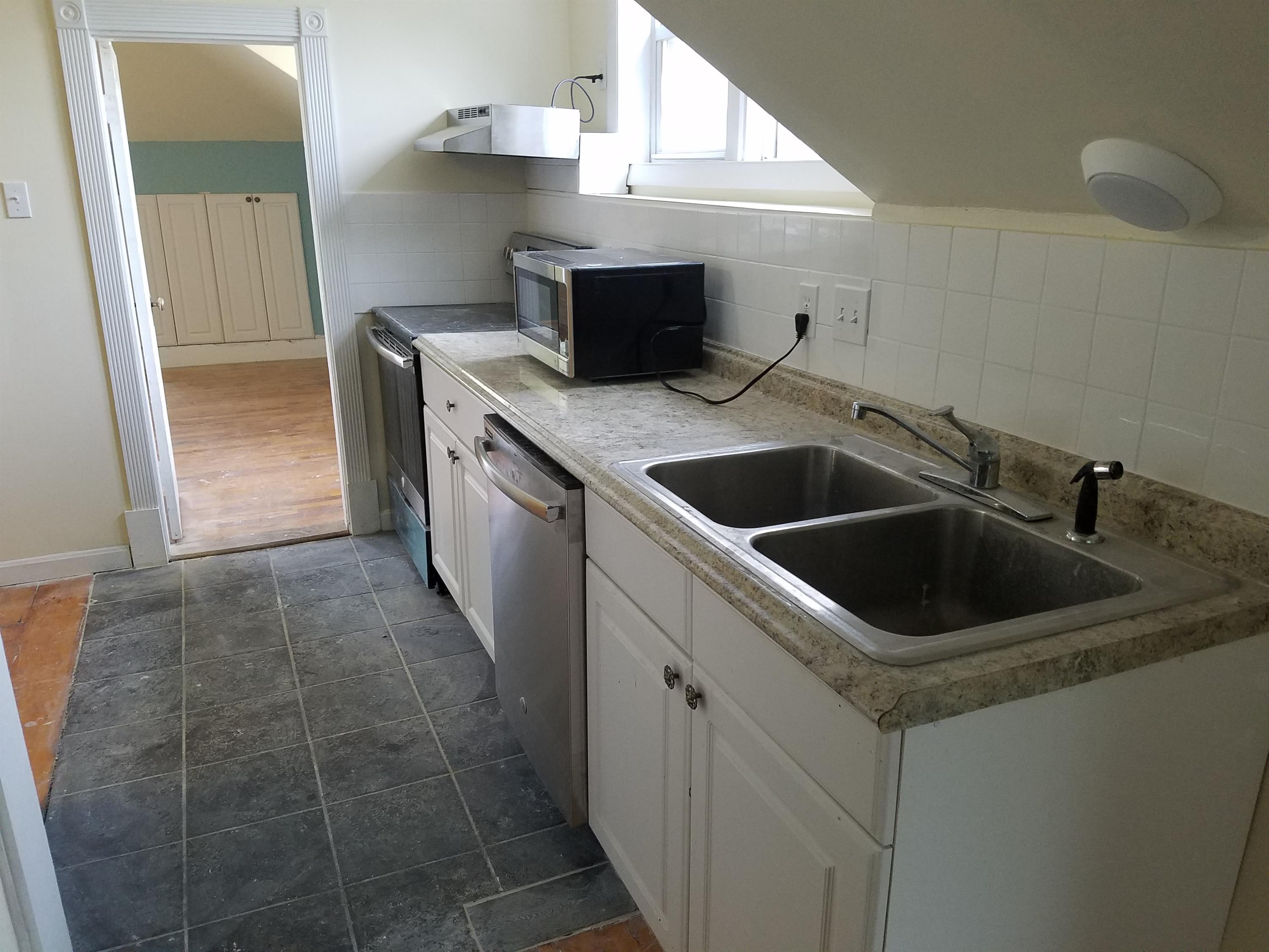 14 Hillside Street Room 9