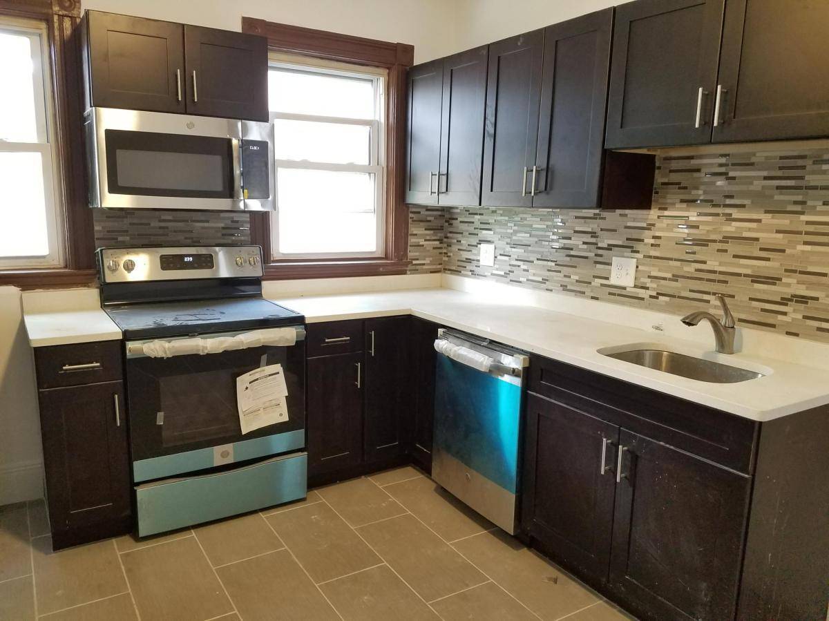 98 Topliff Street Unit 2 Room 2