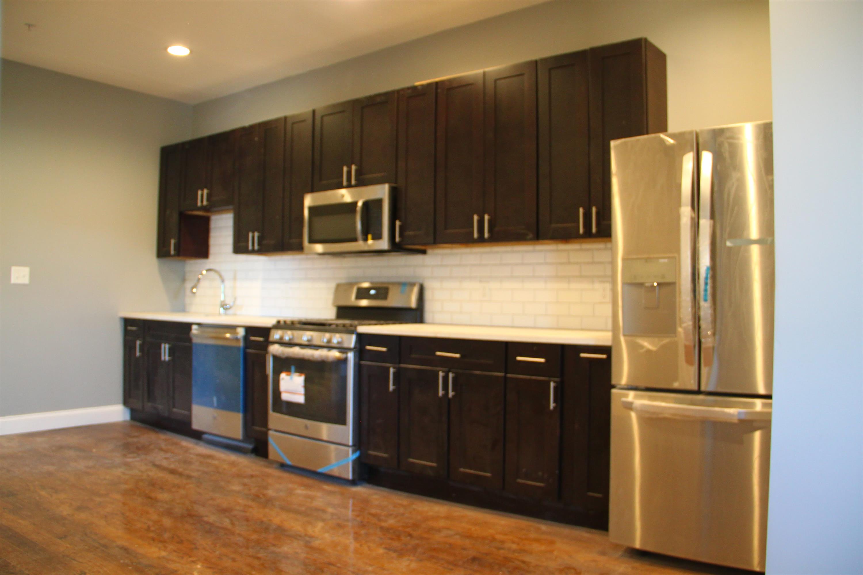3215 Washington Street - unit 2 (Room 2)