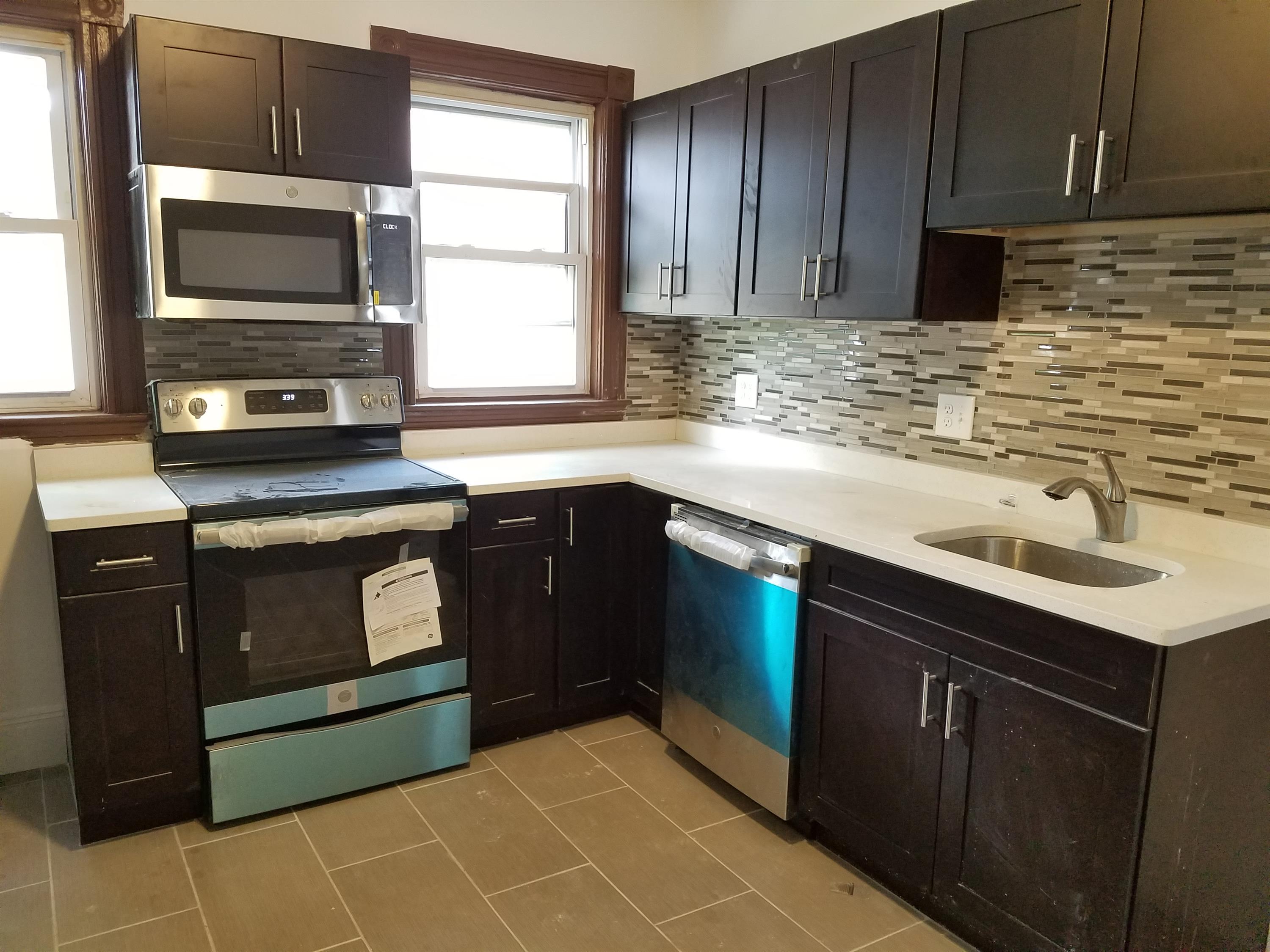 98 Topliff Street - unit 1 (Room 2)