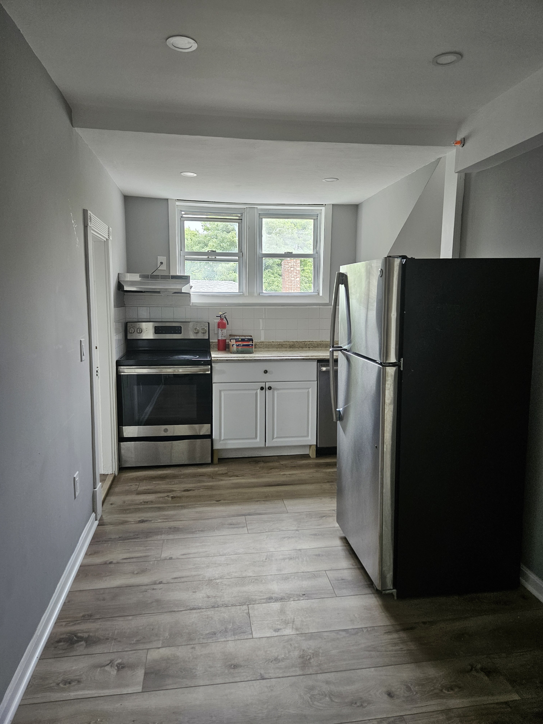 14 Hillside Street Room 11